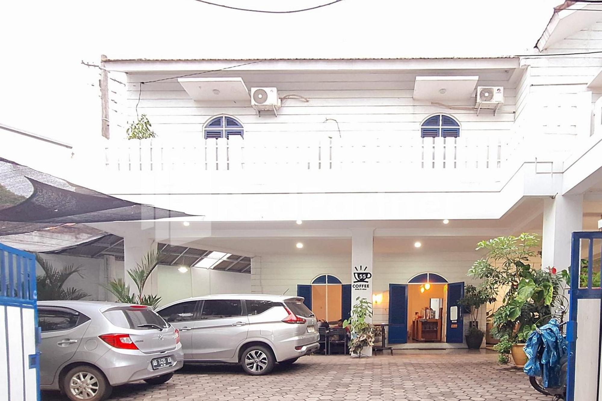 Hotel House N Coffee 55 Temanggung Redpartner Zewnętrze zdjęcie